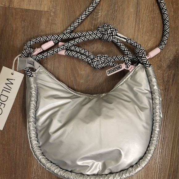 Wildfox Silver Crossbody 2 in 1 Crossbody/Shoulder Bag - Picture 3 of 12